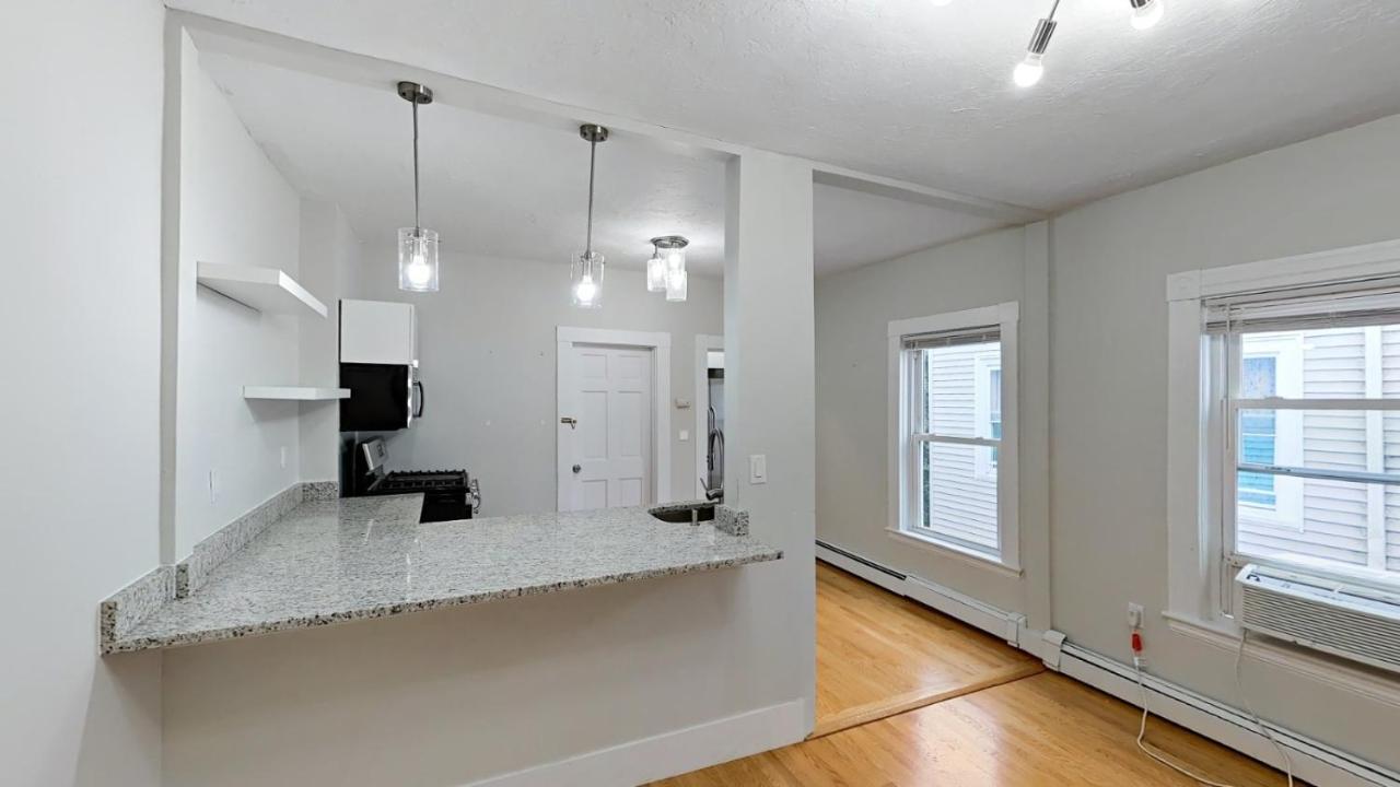 Renovated, 10 Min From The City Boston Exterior photo