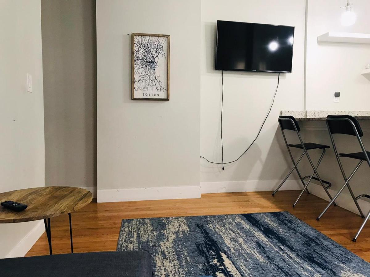 Renovated, 10 Min From The City Boston Exterior photo