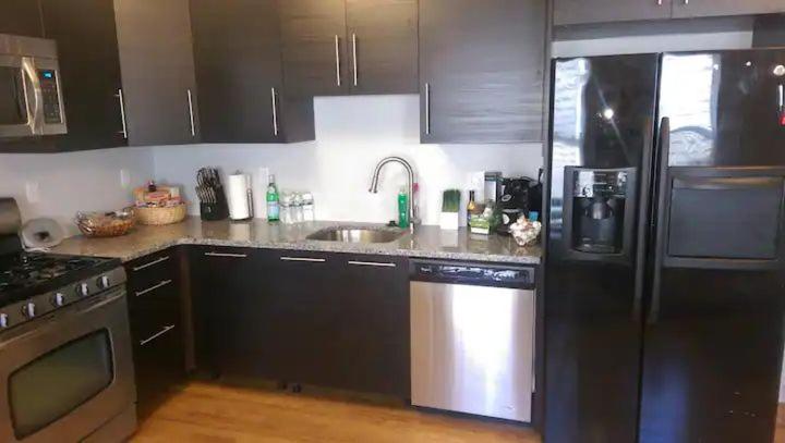 Renovated, 10 Min From The City Boston Room photo