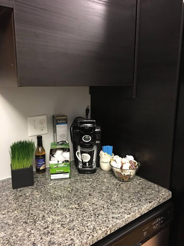 Renovated, 10 Min From The City Boston Room photo
