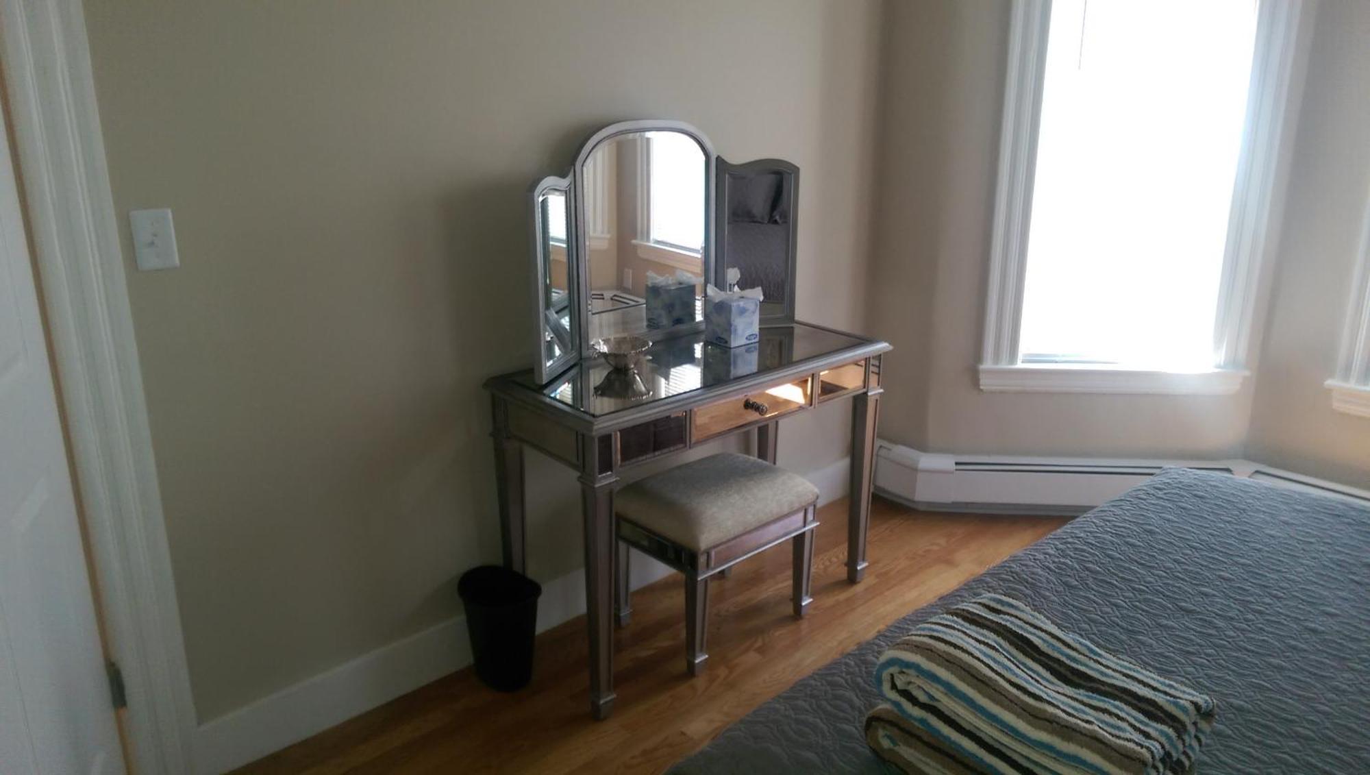 Renovated, 10 Min From The City Boston Room photo
