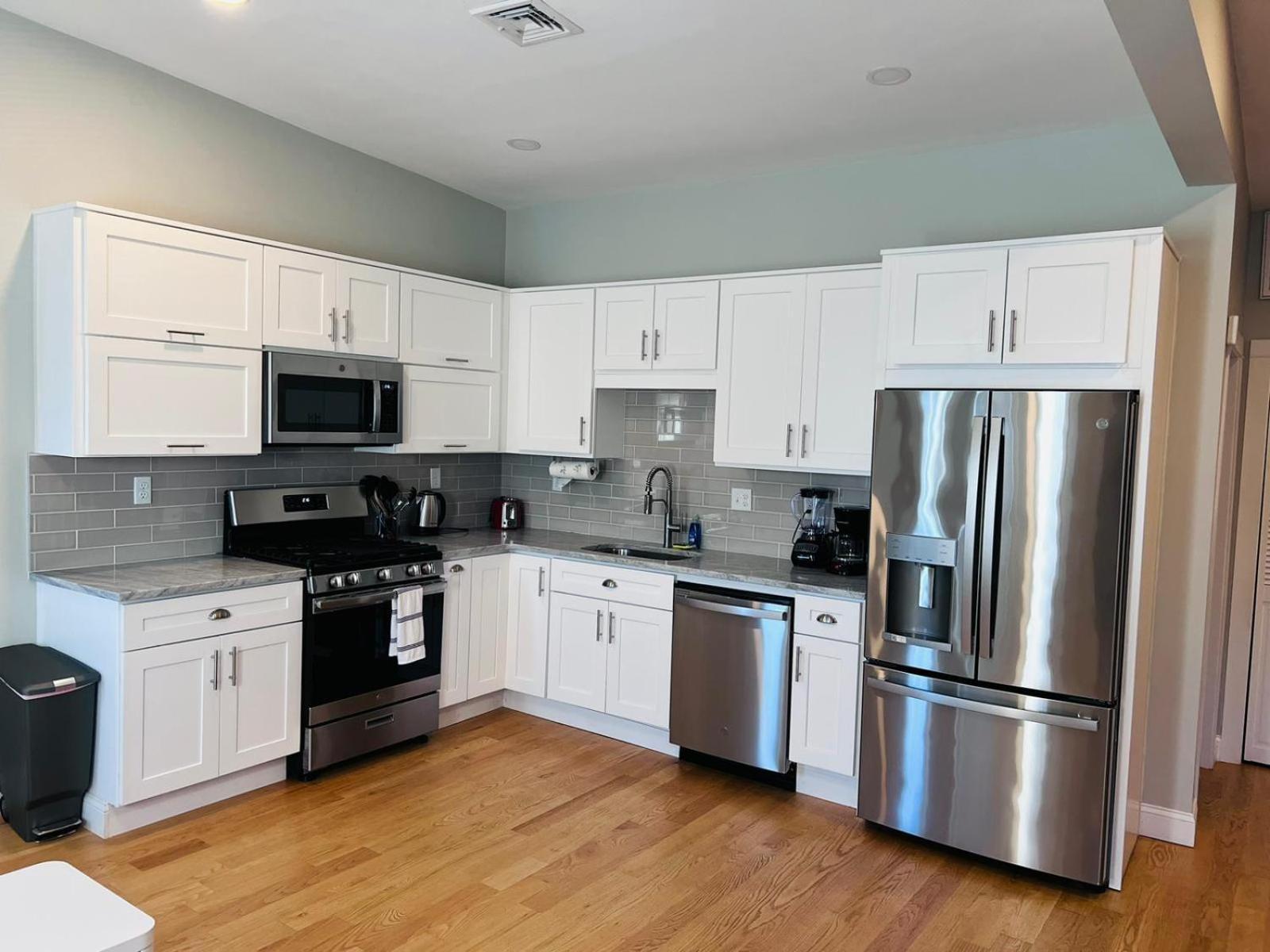 Renovated, 10 Min From The City Boston Exterior photo