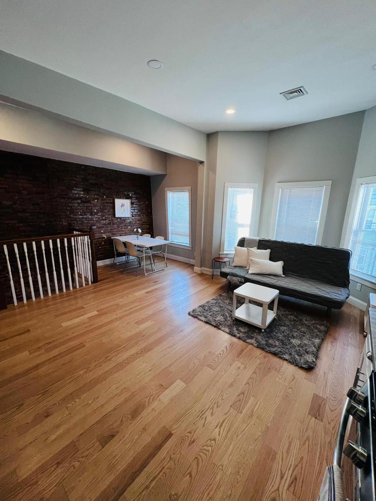 Renovated, 10 Min From The City Boston Exterior photo