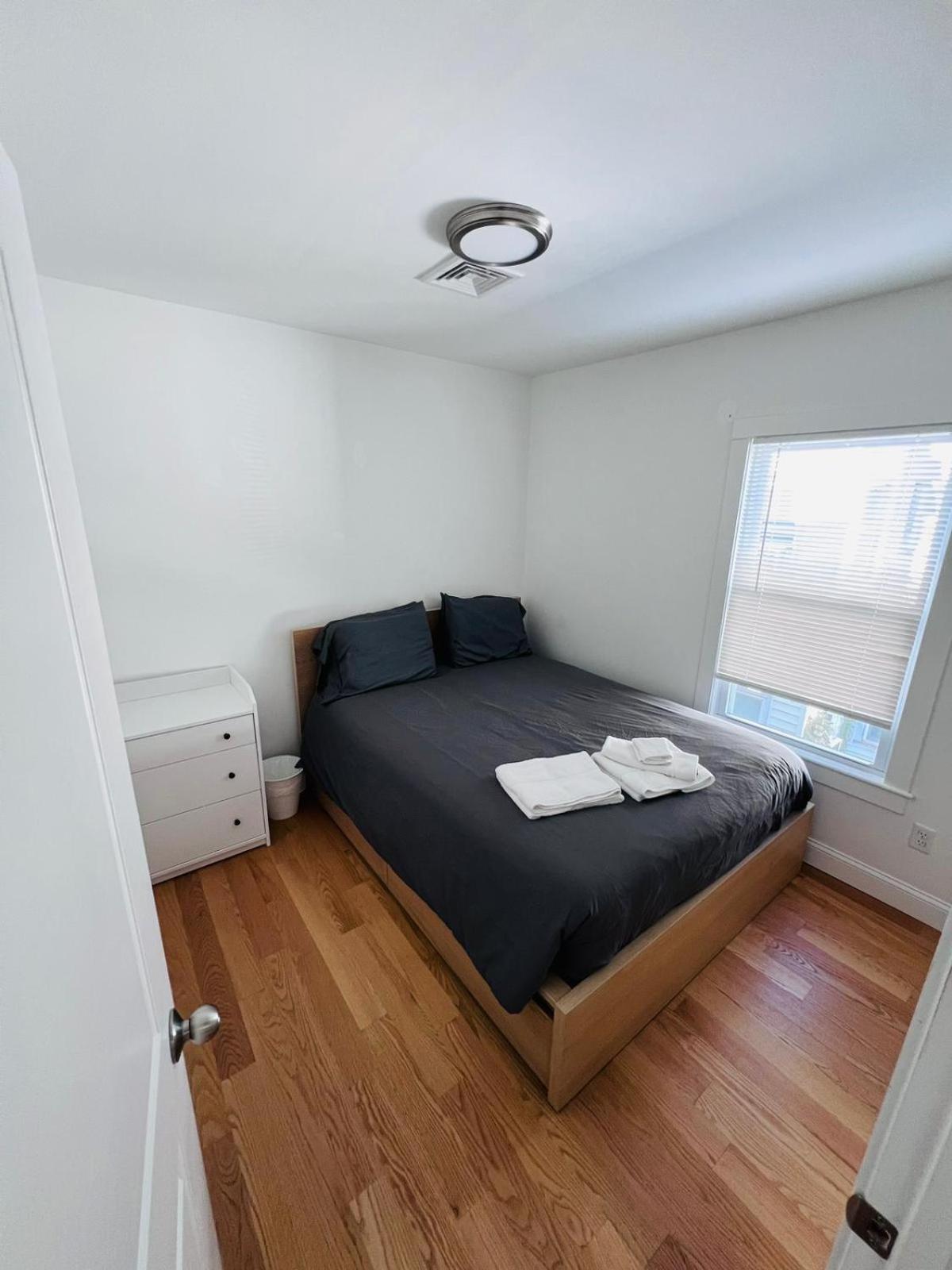 Renovated, 10 Min From The City Boston Exterior photo