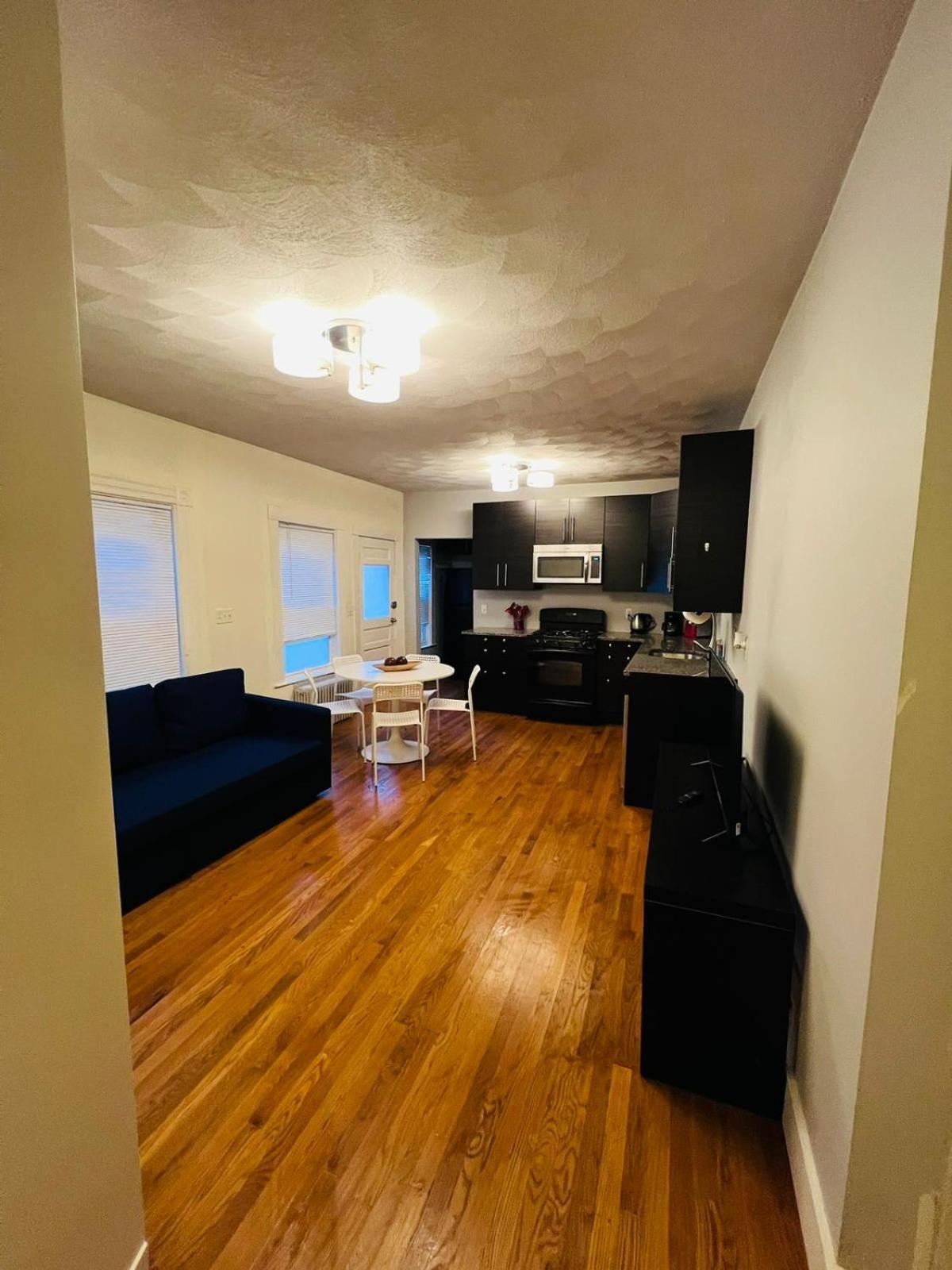 Renovated, 10 Min From The City Boston Exterior photo